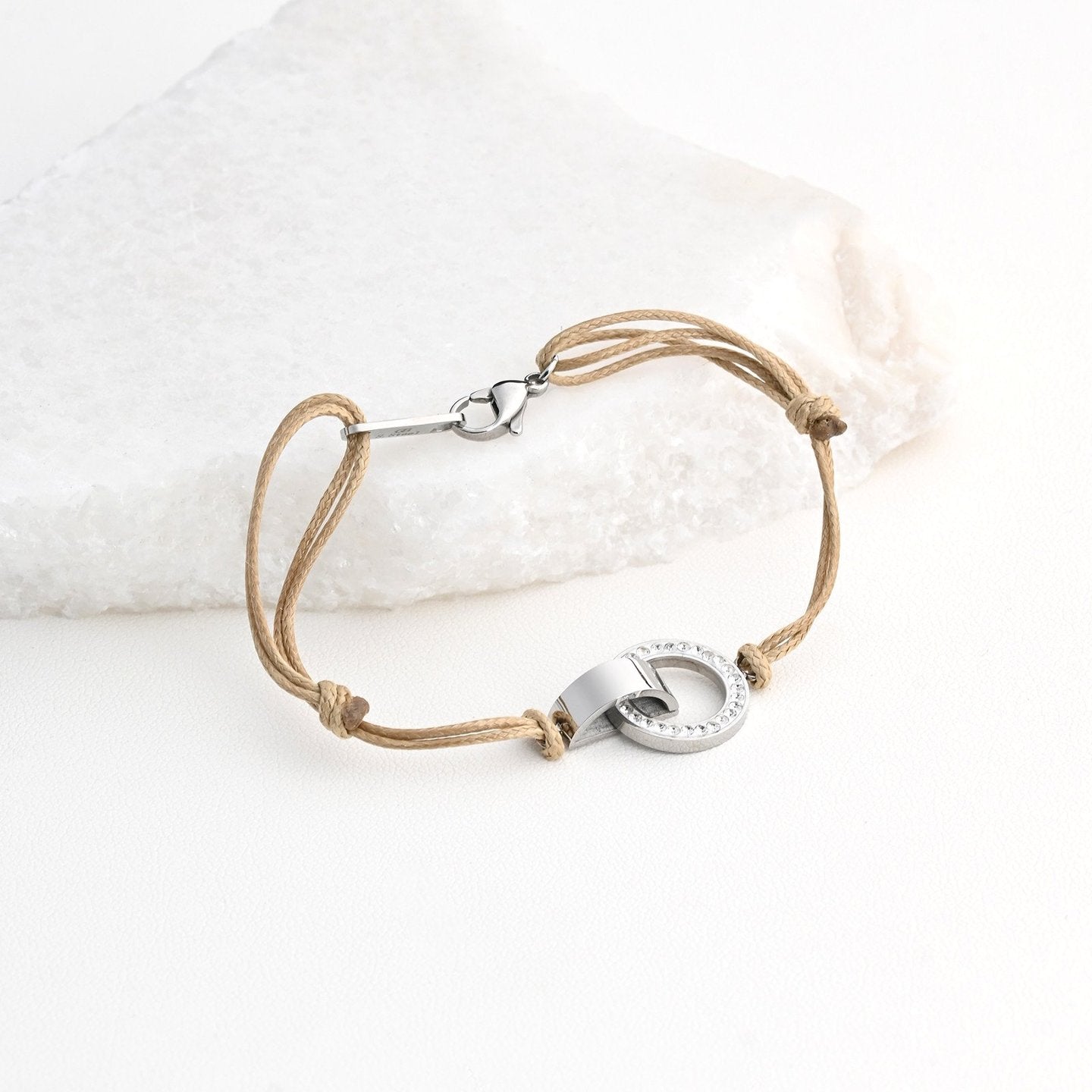 Bracelet en acier élastique avec brillantes