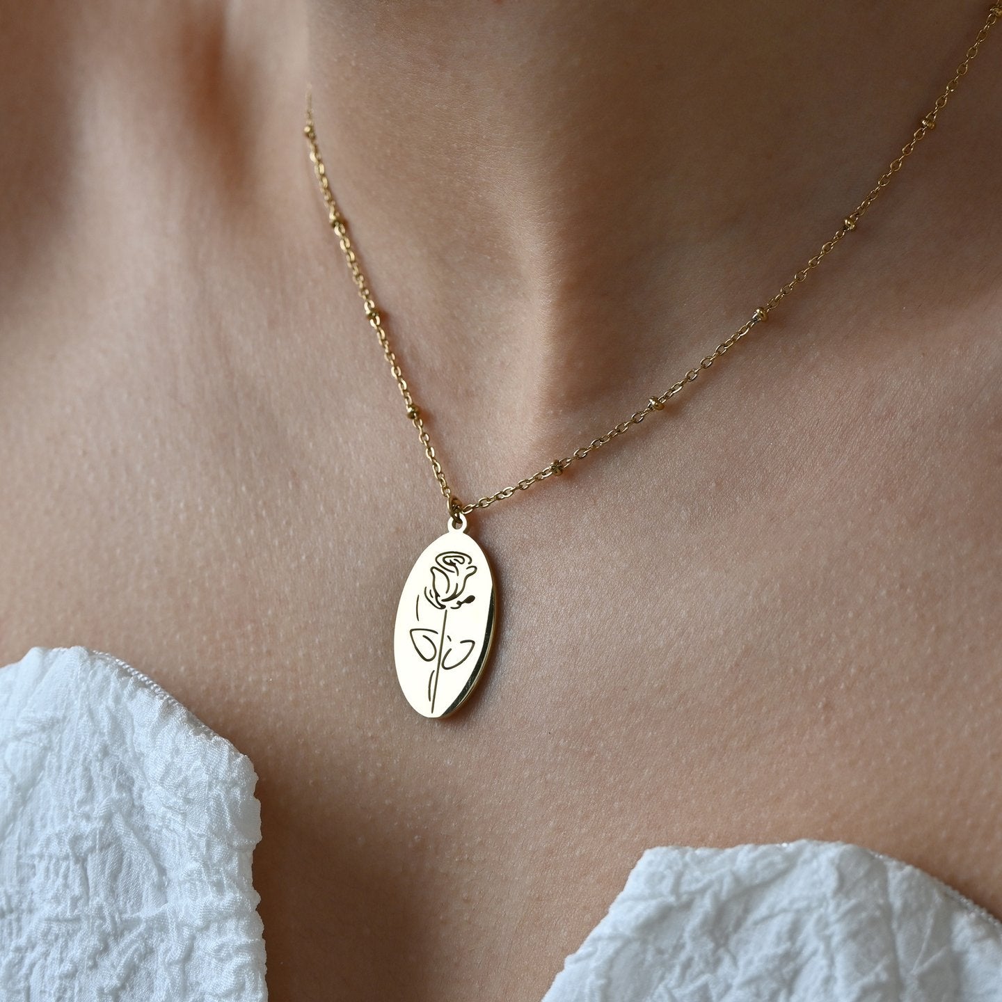 Collier Delicate lisse avec rose couleur argent