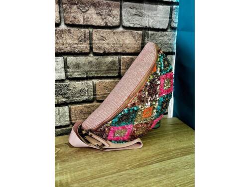 Sac banane/poitrine en tissu et paillettes rose